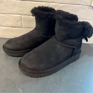 UGG sz 5 mini Bailey bow black suede bow tie boots